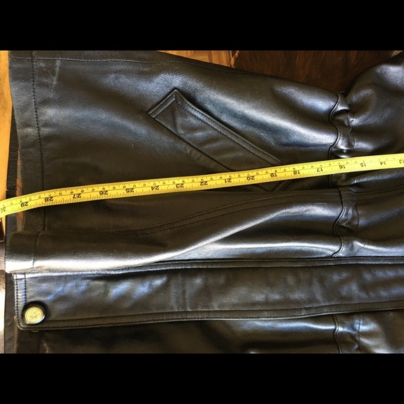 Leather winter coat with hood trimmed with real fur - Picture 10 of 11